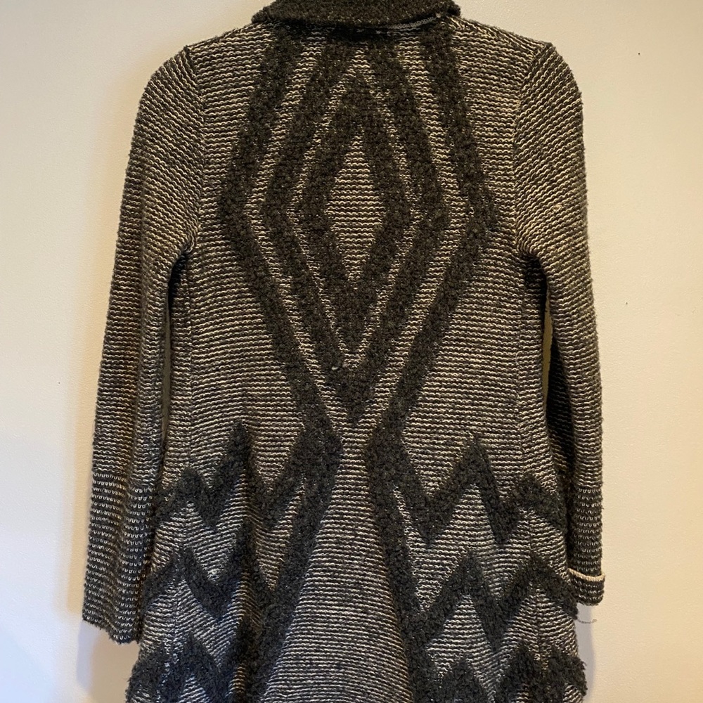 Pattern Cardigan - Picture 2 of 3
